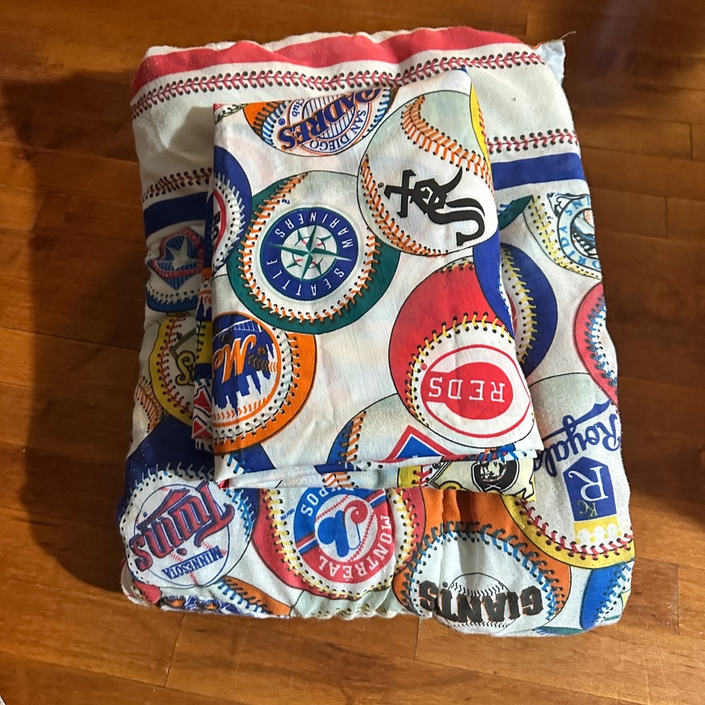 Vintage 1994 Major League Baseball Twin Comforter and matching Flat Sheet